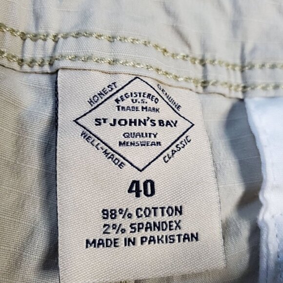 St. John's Bay Khaki Relaxed Fit Hiking Utility Long Casual Cargo Shorts 40 x 10 - Picture 4 of 5